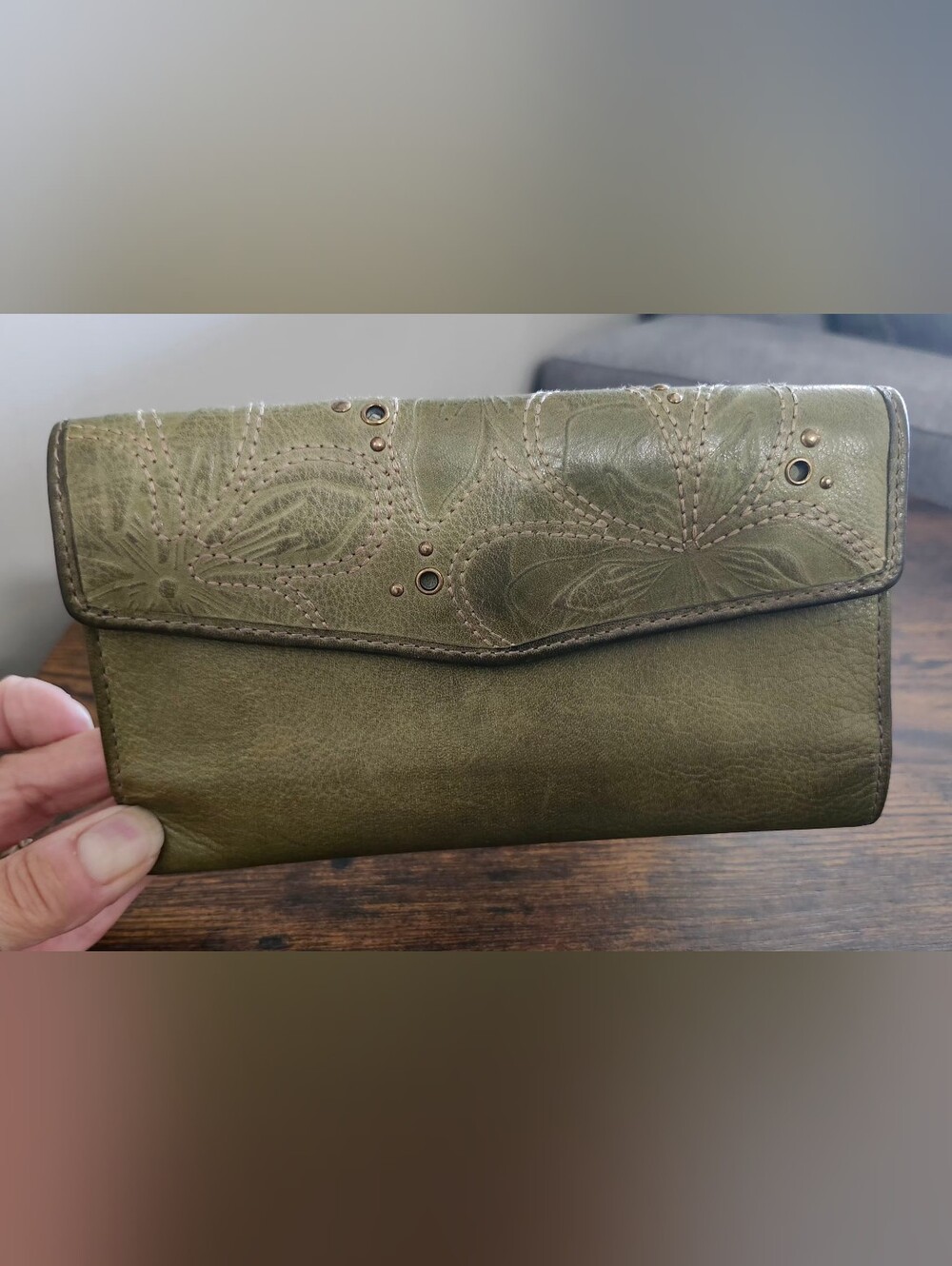 Vintage Olive Green Floral Embossed Leather Wallet .